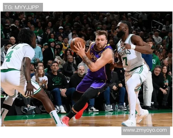 詹姆斯在对阵凯尔特人的45分之夜展现传奇风采与球队的决胜时刻 詹姆斯在对阵凯尔特人的45分之夜展现传奇风采与球队的决胜时刻