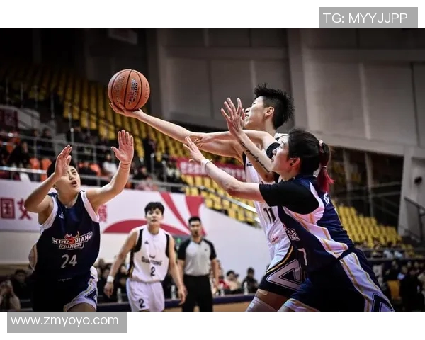 2017年CBA季后赛上海队对决广东队精彩回顾与赛场瞬间分析